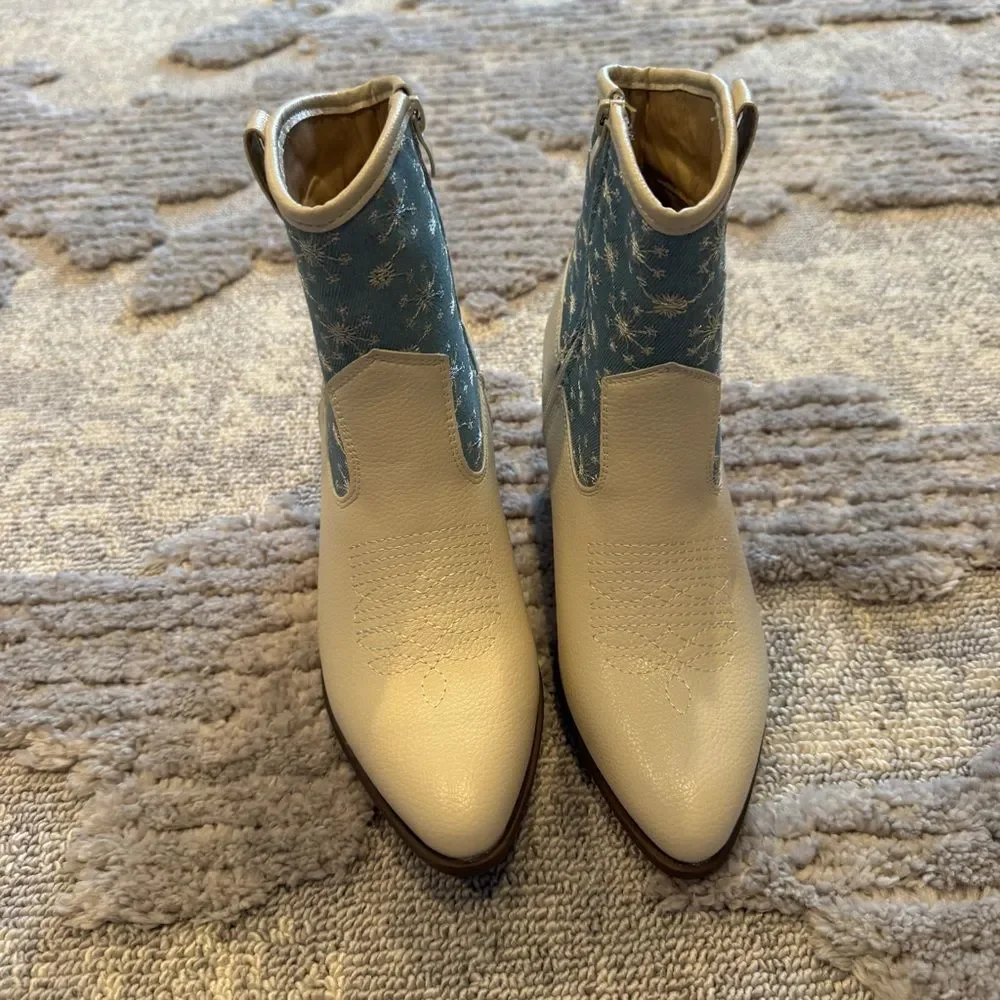 Olivia & kate Women's White and Blue Snowflake Boots 7